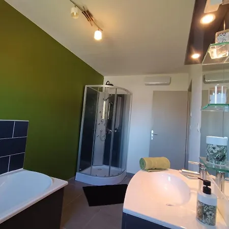 بيت للعطل Modern House With Garden, Quiet Area Calais Dunkirk Nortkerque